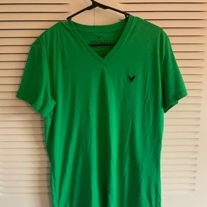 MENS M American Eagle V Neck tee